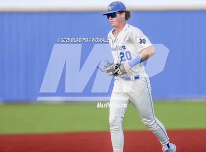 Thumbnail 1 in Liberty-Eylau vs. Gunter (UIL 3A Region 2 Div 1 Region Finals) photogallery.