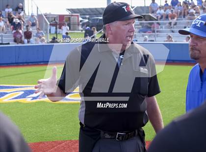 Thumbnail 1 in Liberty-Eylau vs. Gunter (UIL 3A Region 2 Div 1 Region Finals) photogallery.