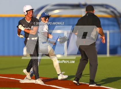 Thumbnail 3 in Liberty-Eylau vs. Gunter (UIL 3A Region 2 Div 1 Region Finals) photogallery.