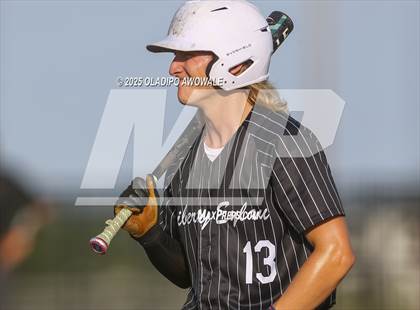 Thumbnail 3 in Liberty-Eylau vs. Gunter (UIL 3A Region 2 Div 1 Region Finals) photogallery.