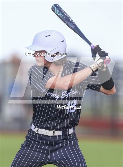 Thumbnail 2 in Liberty-Eylau vs. Gunter (UIL 3A Region 2 Div 1 Region Finals) photogallery.