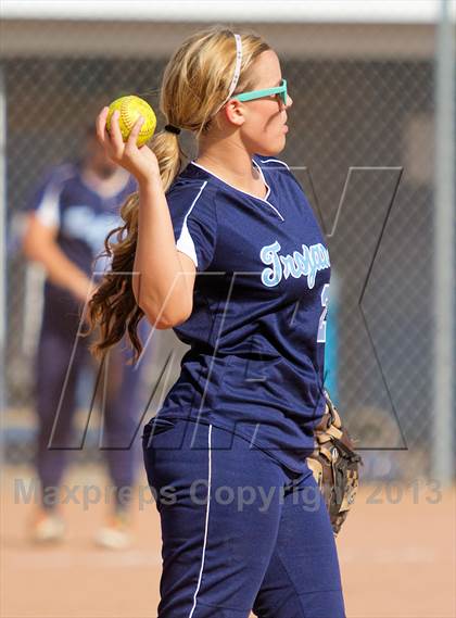 Thumbnail 2 in East Jackson vs. Michigan Center photogallery.