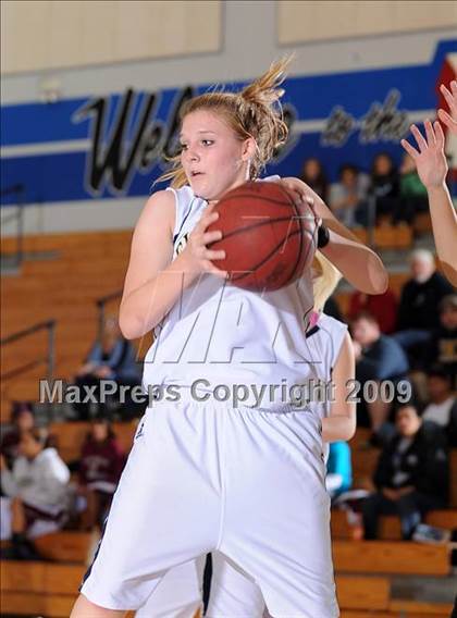 Thumbnail 2 in Colfax vs. Elk Grove (Bulldog Winter Classic) photogallery.