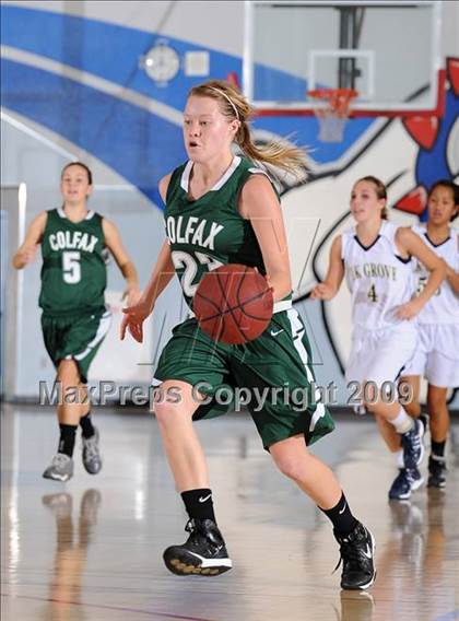 Thumbnail 2 in Colfax vs. Elk Grove (Bulldog Winter Classic) photogallery.