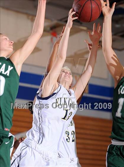 Thumbnail 2 in Colfax vs. Elk Grove (Bulldog Winter Classic) photogallery.