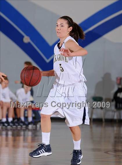 Thumbnail 3 in Colfax vs. Elk Grove (Bulldog Winter Classic) photogallery.