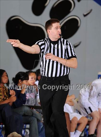 Thumbnail 2 in Colfax vs. Elk Grove (Bulldog Winter Classic) photogallery.