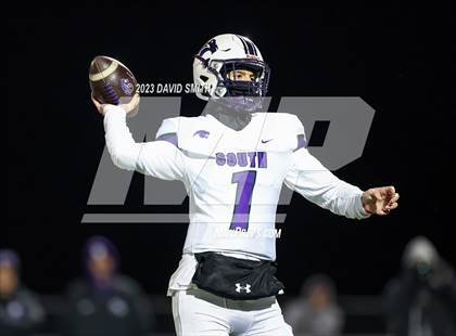 Thumbnail 3 in Park Hill South @ Staley (MSHSAA Class 6 District 8 Playoff) photogallery.