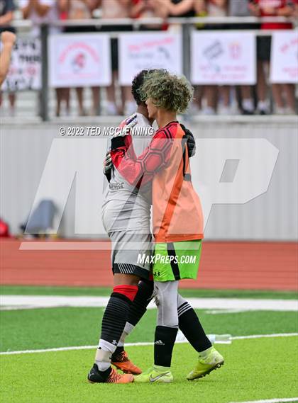 Thumbnail 3 in Clarksville vs. Farmington (AAA 4A State Final) photogallery.