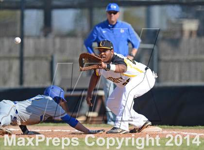 Thumbnail 2 in University Lab vs. Live Oak photogallery.