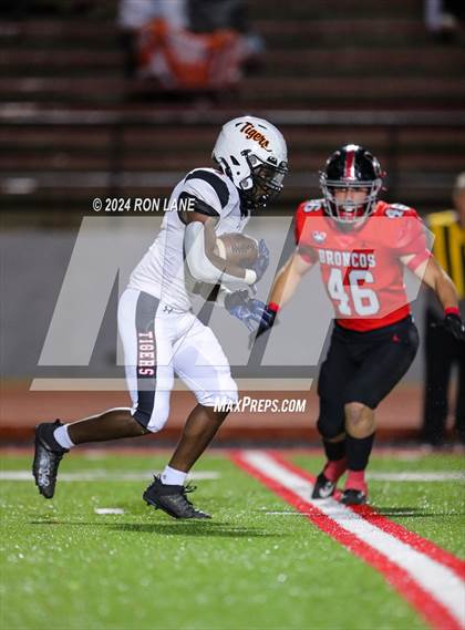 Thumbnail 2 in Norman @ Mustang photogallery.