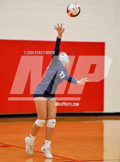 Thumbnail 2 in Osceola vs. Out-of-Door Academy photogallery.