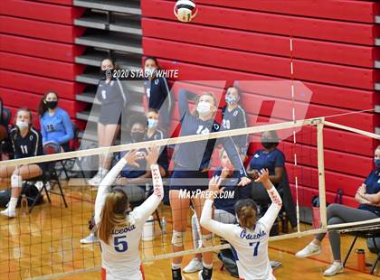 Thumbnail 2 in Osceola vs. Out-of-Door Academy photogallery.