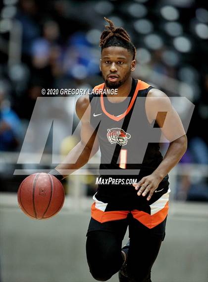Thumbnail 2 in Lancaster vs Kimball (UIL 5A Regional Final) photogallery.