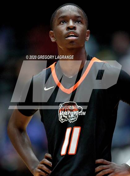 Thumbnail 2 in Lancaster vs Kimball (UIL 5A Regional Final) photogallery.