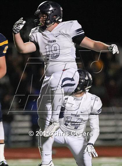 Thumbnail 3 in Webster Thomas @ Victor (Section 5 Class AA Quarterfinal) photogallery.