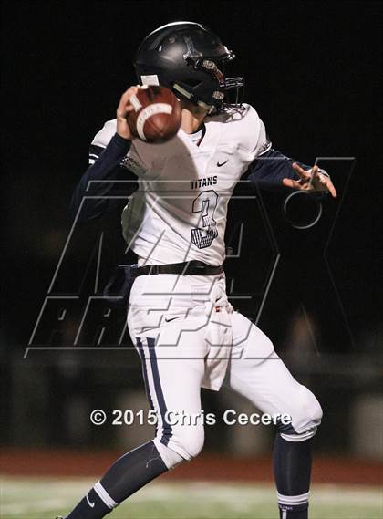 Thumbnail 3 in Webster Thomas @ Victor (Section 5 Class AA Quarterfinal) photogallery.