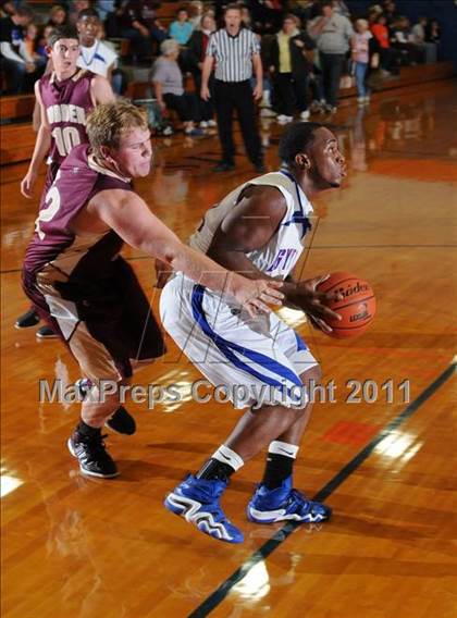 Thumbnail 3 in Cobden vs Egyptian (37th Annual Christopher Turkey Tournament) photogallery.