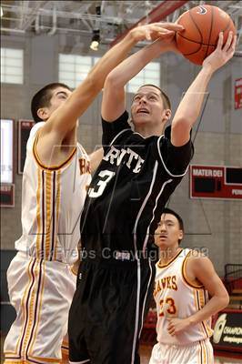 Thumbnail 2 in Servite vs. Ocean View (Nike Extravaganza) photogallery.