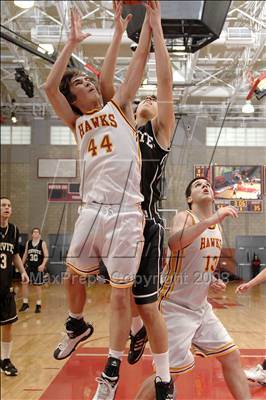 Thumbnail 3 in Servite vs. Ocean View (Nike Extravaganza) photogallery.