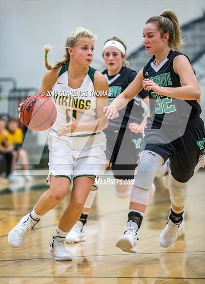 Thumbnail 1 in Woodgrove @ Loudoun Valley photogallery.