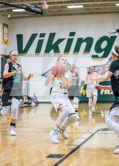 Thumbnail 1 in Woodgrove @ Loudoun Valley photogallery.