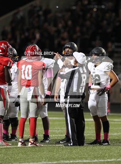 Thumbnail 3 in Travis vs Seguin photogallery.