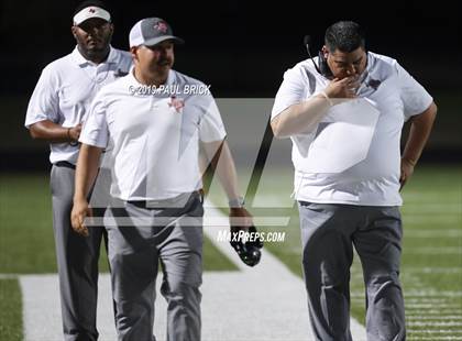 Thumbnail 3 in Travis vs Seguin photogallery.