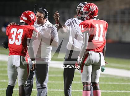 Thumbnail 2 in Travis vs Seguin photogallery.