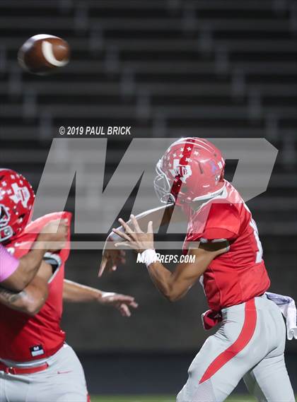 Thumbnail 3 in Travis vs Seguin photogallery.