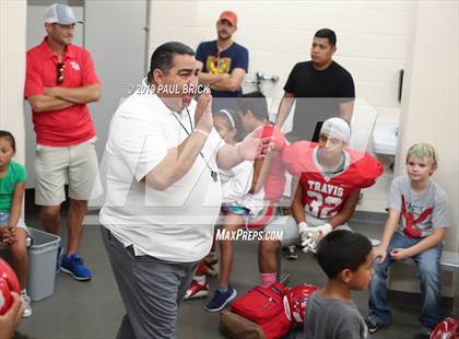 Thumbnail 2 in Travis vs Seguin photogallery.