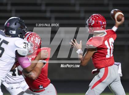 Thumbnail 2 in Travis vs Seguin photogallery.