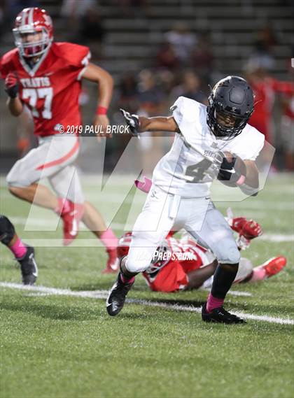 Thumbnail 2 in Travis vs Seguin photogallery.