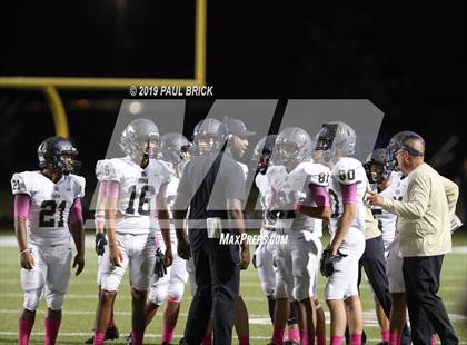 Thumbnail 3 in Travis vs Seguin photogallery.