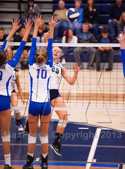 Thumbnail 2 in ThunderRidge vs. Legend (Titan Classic) photogallery.