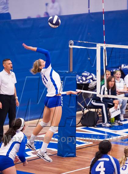 Thumbnail 3 in ThunderRidge vs. Legend (Titan Classic) photogallery.