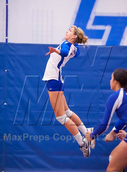 Thumbnail 2 in ThunderRidge vs. Legend (Titan Classic) photogallery.