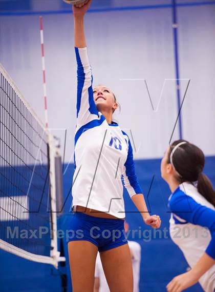 Thumbnail 1 in ThunderRidge vs. Legend (Titan Classic) photogallery.