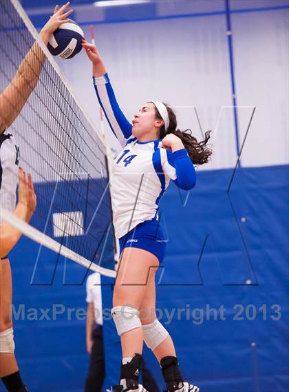 Thumbnail 1 in ThunderRidge vs. Legend (Titan Classic) photogallery.