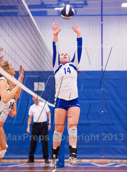 Thumbnail 2 in ThunderRidge vs. Legend (Titan Classic) photogallery.