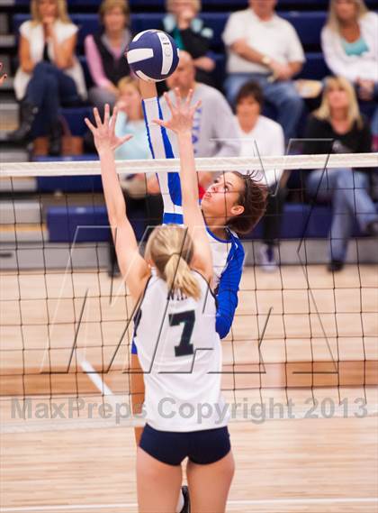 Thumbnail 3 in ThunderRidge vs. Legend (Titan Classic) photogallery.