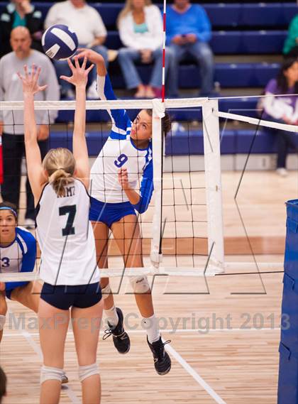 Thumbnail 2 in ThunderRidge vs. Legend (Titan Classic) photogallery.