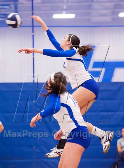 Thumbnail 3 in ThunderRidge vs. Legend (Titan Classic) photogallery.