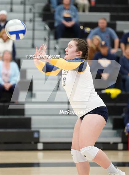 Thumbnail 2 in Romeo vs. Fraser (MHSAA Regional Semifinal) photogallery.
