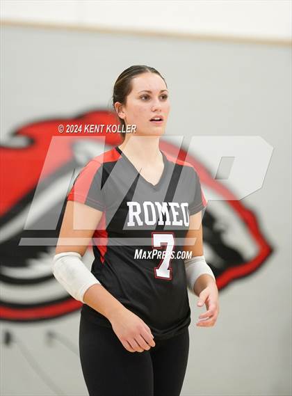 Thumbnail 2 in Romeo vs. Fraser (MHSAA Regional Semifinal) photogallery.