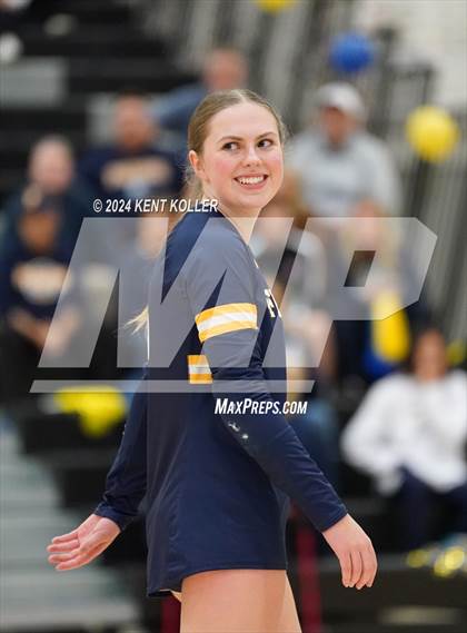 Thumbnail 3 in Romeo vs. Fraser (MHSAA Regional Semifinal) photogallery.