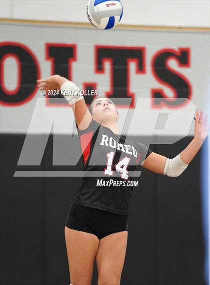 Thumbnail 3 in Romeo vs. Fraser (MHSAA Regional Semifinal) photogallery.