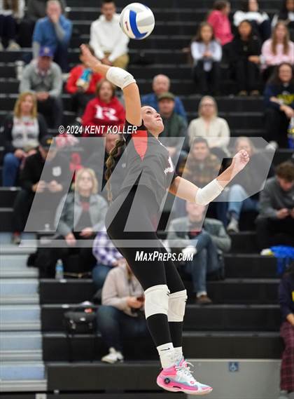 Thumbnail 3 in Romeo vs. Fraser (MHSAA Regional Semifinal) photogallery.