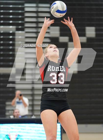 Thumbnail 3 in Romeo vs. Fraser (MHSAA Regional Semifinal) photogallery.
