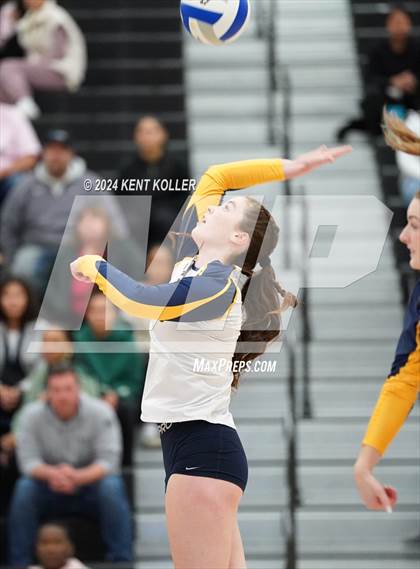 Thumbnail 3 in Romeo vs. Fraser (MHSAA Regional Semifinal) photogallery.
